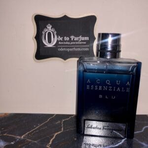 acqua essenziale blu
