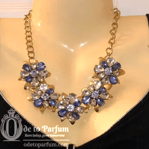 blue flower necklace