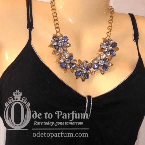 blue flower necklace