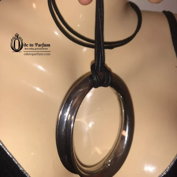 Minimalist Necklace Round Artistic Pendant