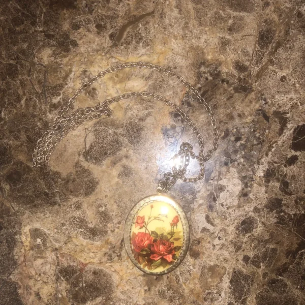 Locket Necklace ~ Vintage, with Gold Chain & Red Roses!