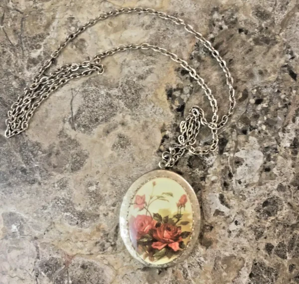 Locket Necklace ~ Vintage, with Gold Chain & Red Roses!