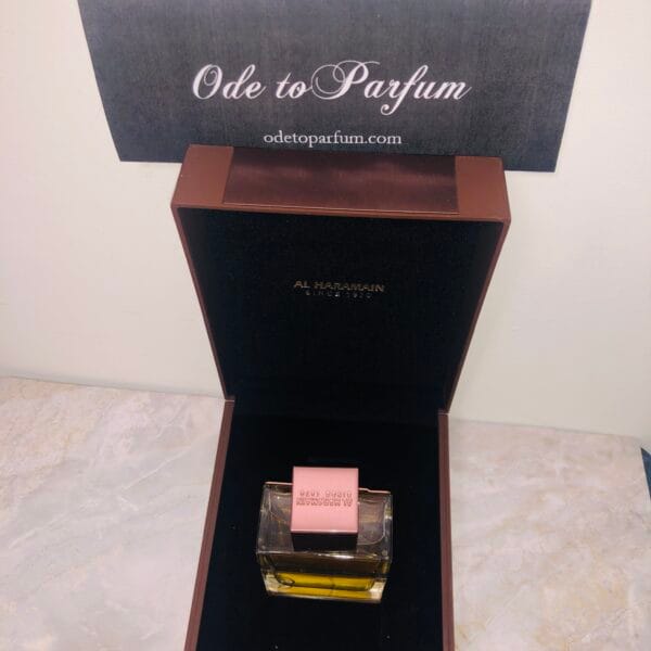 amber oud tobacco edition eau de parfum standing in velvet-lined box, pictured from the top